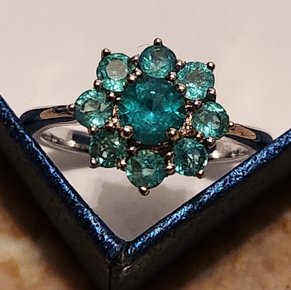 D'Joy Jewelry - Emerald floral Sterling Silver ring